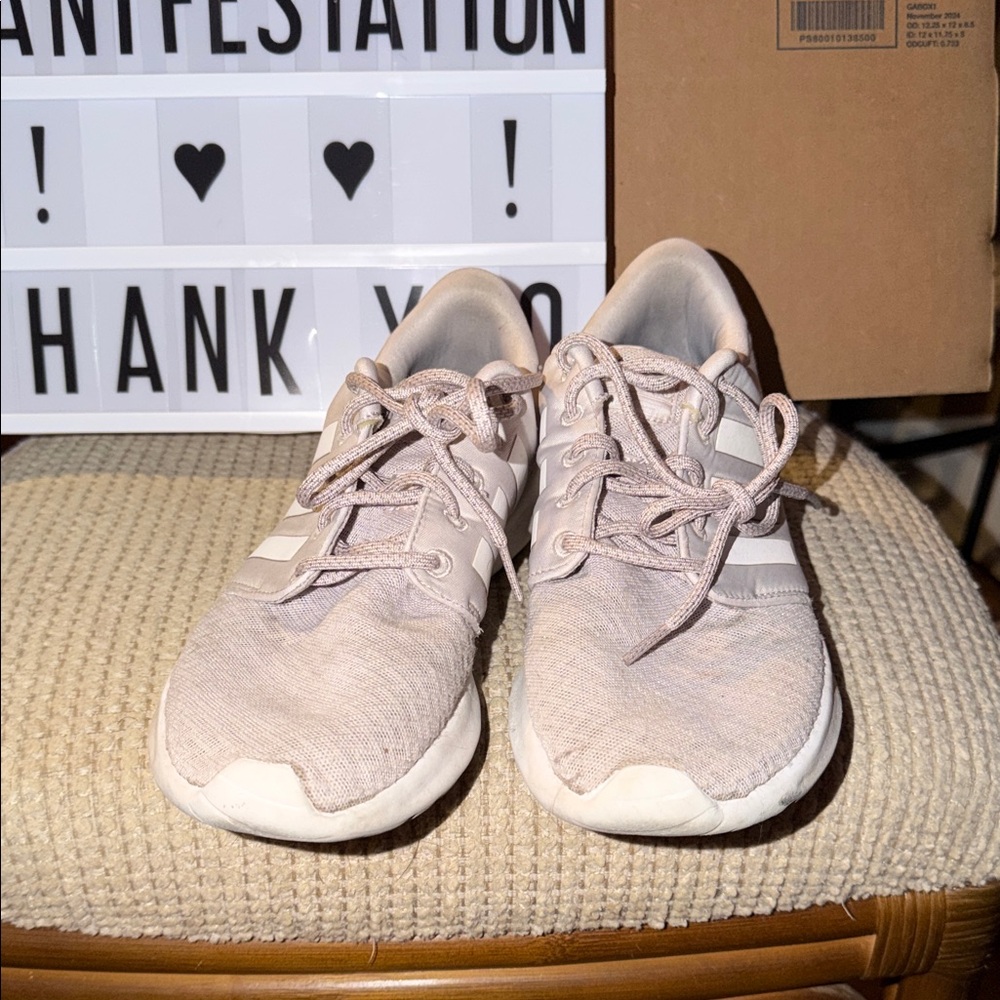 Women’s Adidas Cloudfoam Sneakers size 9 - Picture 5 of 9